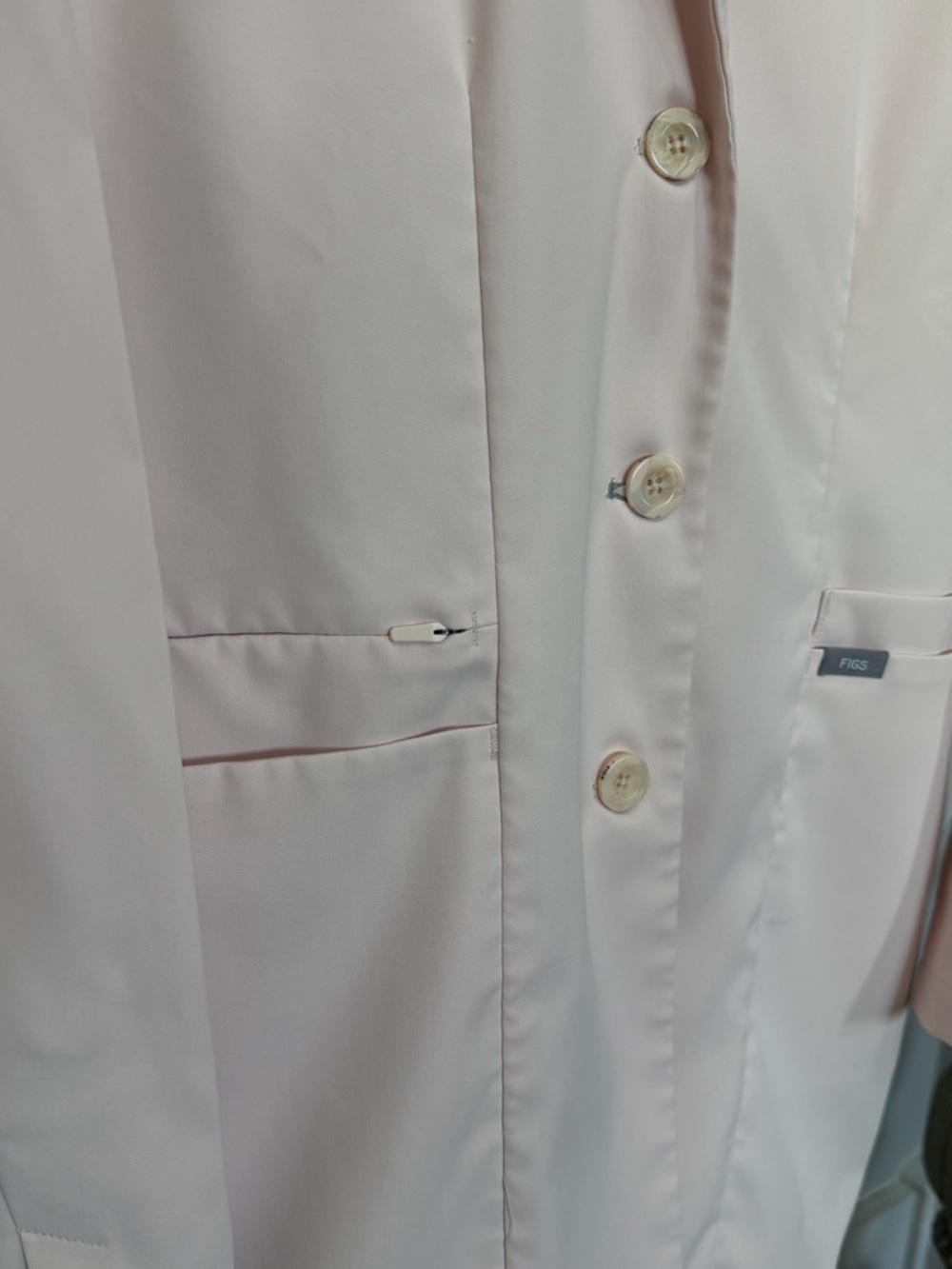 FIGS Women’s Bellevue Pink Powder Lab Coat: Limited Edition S - Picture 8 of 16